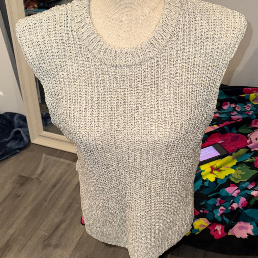 Crescent Sleeveless Knit Sweater in Gray
